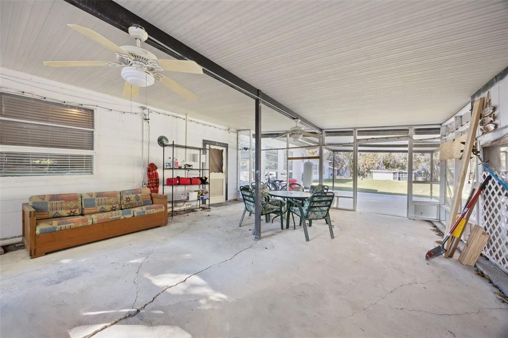 For Sale: $120,000 (2 beds, 1 baths, 1044 Square Feet)