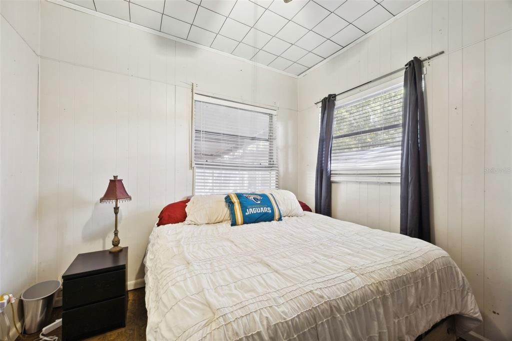 For Sale: $120,000 (2 beds, 1 baths, 1044 Square Feet)