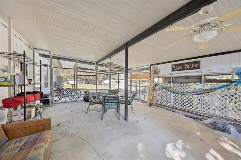 For Sale: $120,000 (2 beds, 1 baths, 1044 Square Feet)