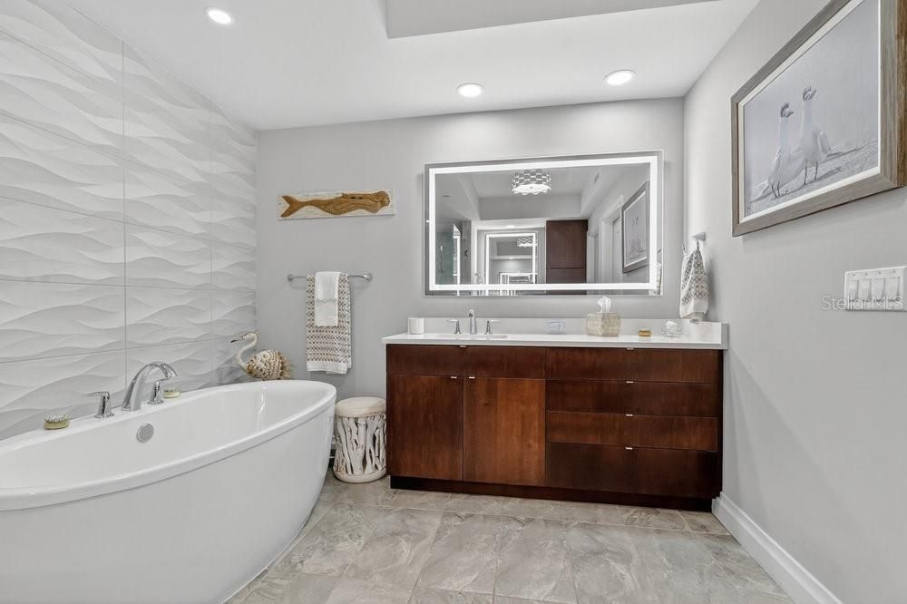 En Venta: $2,999,999 (3 camas, 3 baños, 2852 Pies cuadrados)