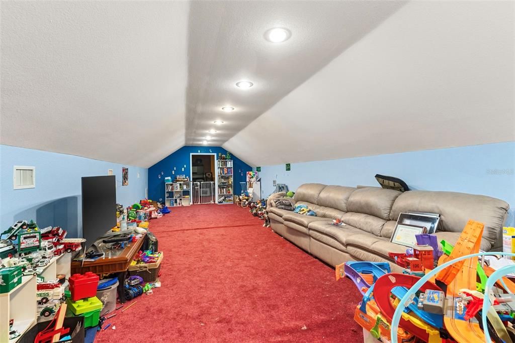 For Sale: $875,000 (4 beds, 3 baths, 4996 Square Feet)