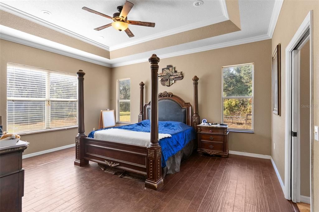 For Sale: $875,000 (4 beds, 3 baths, 4996 Square Feet)