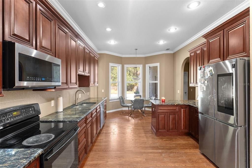 For Sale: $875,000 (4 beds, 3 baths, 4996 Square Feet)