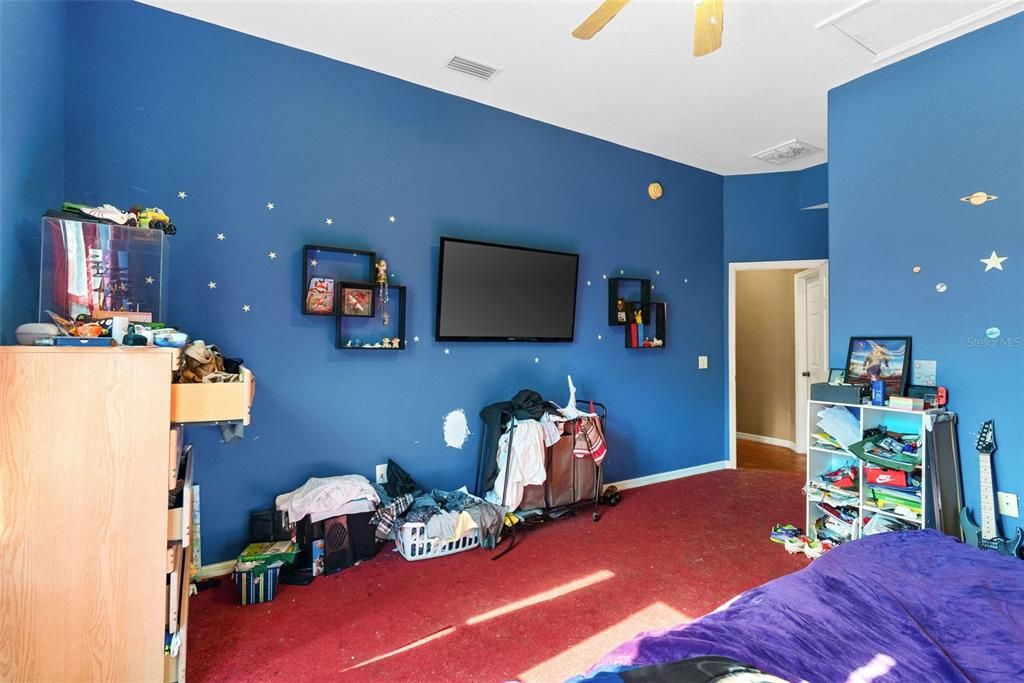 For Sale: $875,000 (4 beds, 3 baths, 4996 Square Feet)