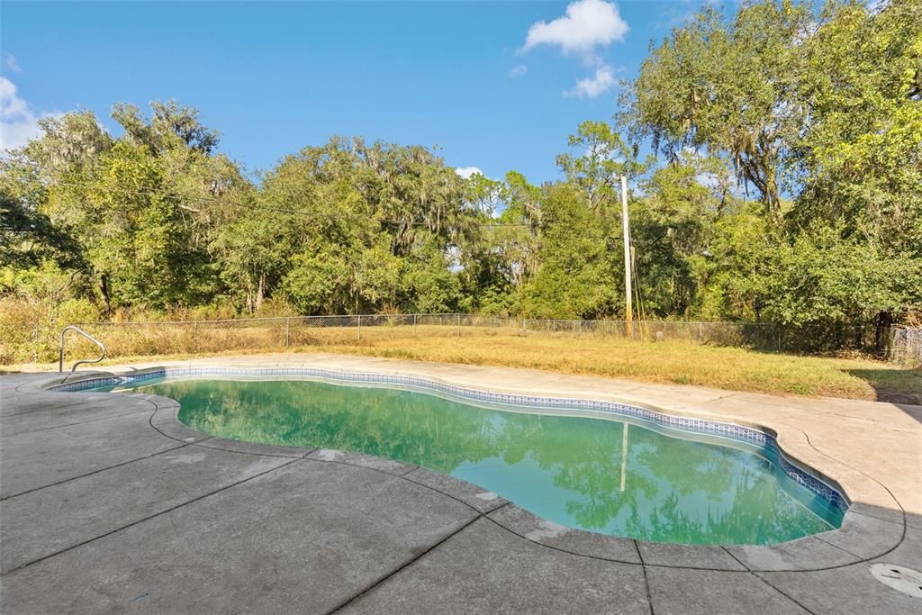 For Sale: $875,000 (4 beds, 3 baths, 4996 Square Feet)