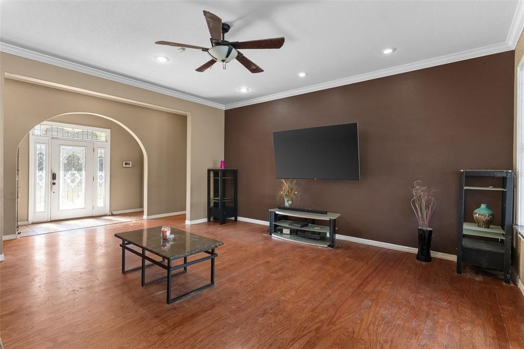 For Sale: $875,000 (4 beds, 3 baths, 4996 Square Feet)