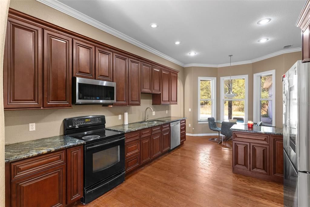 For Sale: $875,000 (4 beds, 3 baths, 4996 Square Feet)