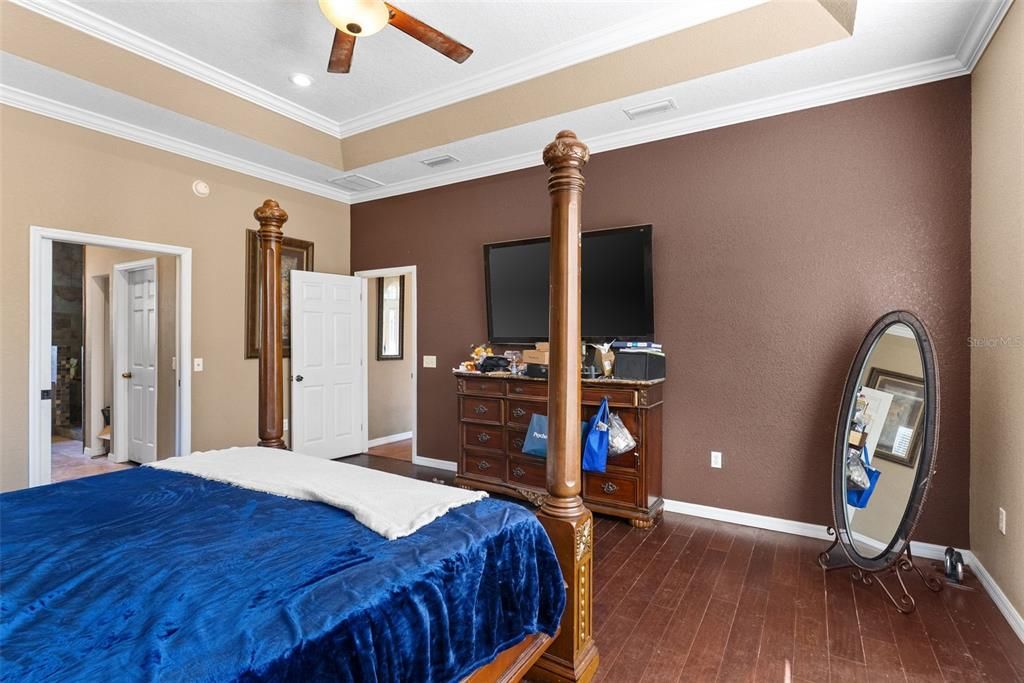 For Sale: $875,000 (4 beds, 3 baths, 4996 Square Feet)