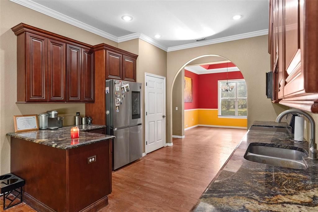 For Sale: $875,000 (4 beds, 3 baths, 4996 Square Feet)