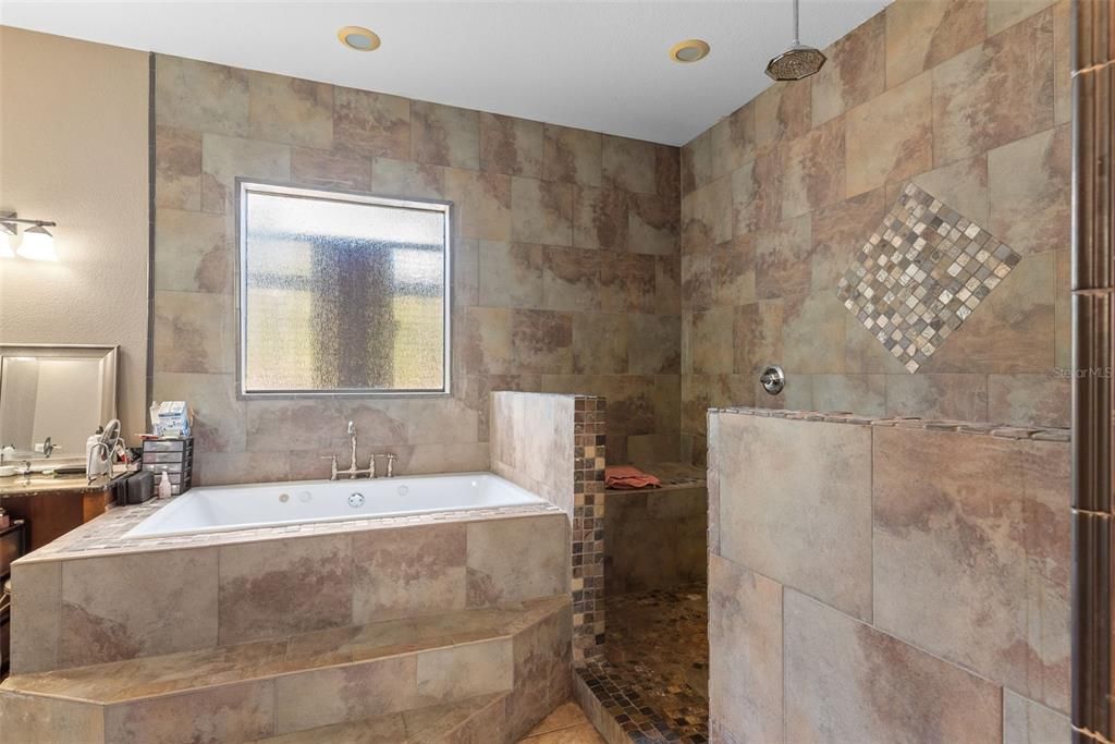 For Sale: $875,000 (4 beds, 3 baths, 4996 Square Feet)