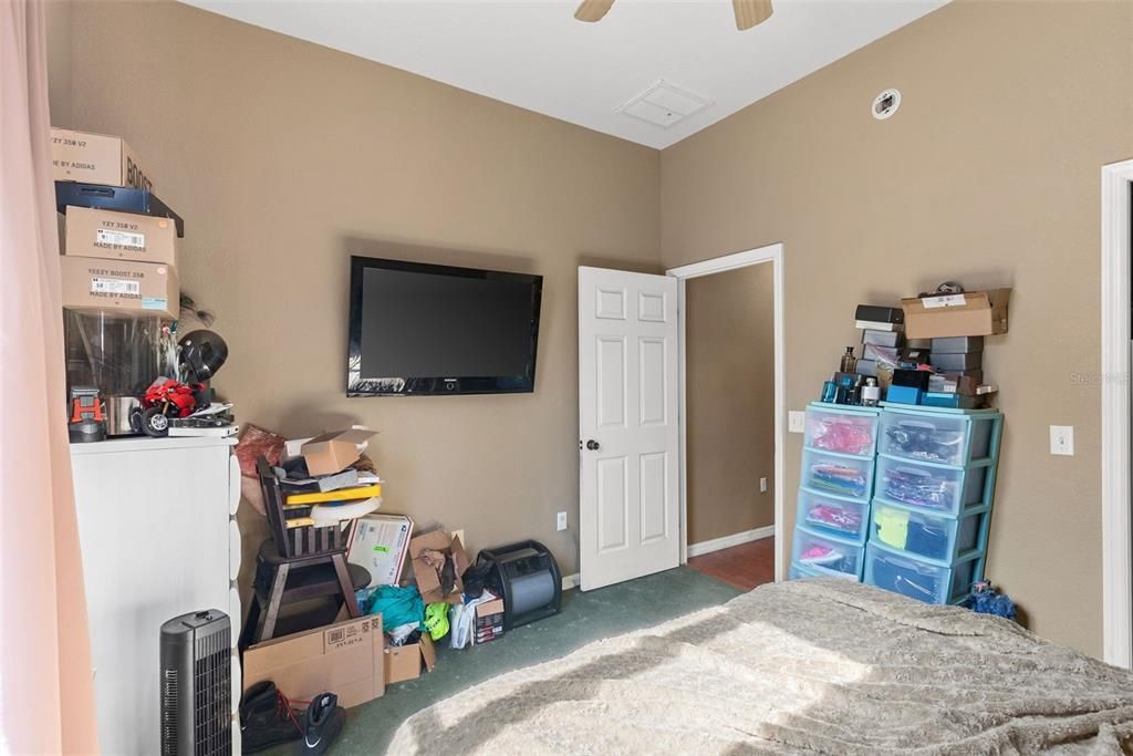 For Sale: $875,000 (4 beds, 3 baths, 4996 Square Feet)