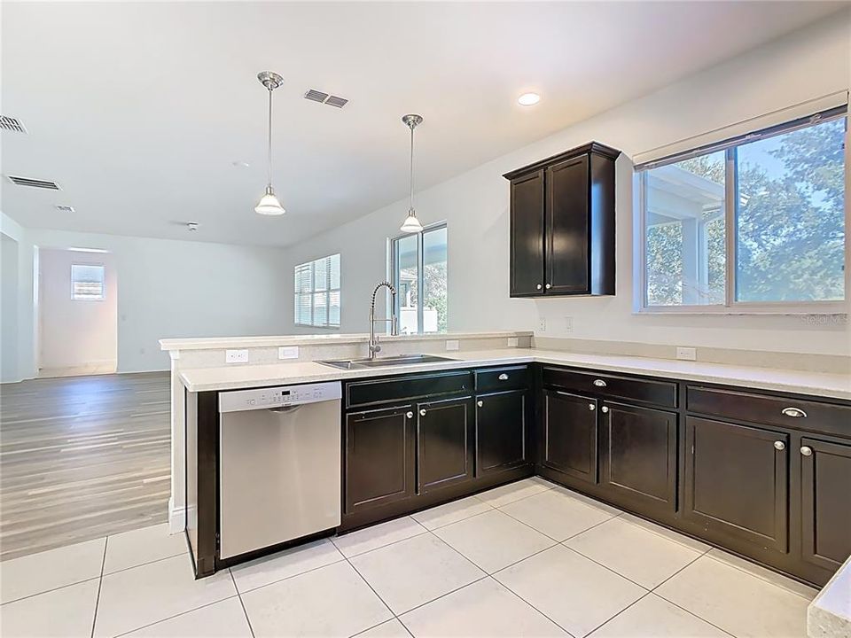 На продажу: $735,000 (5 спален, 2 ванн, 2999 Квадратных фут)