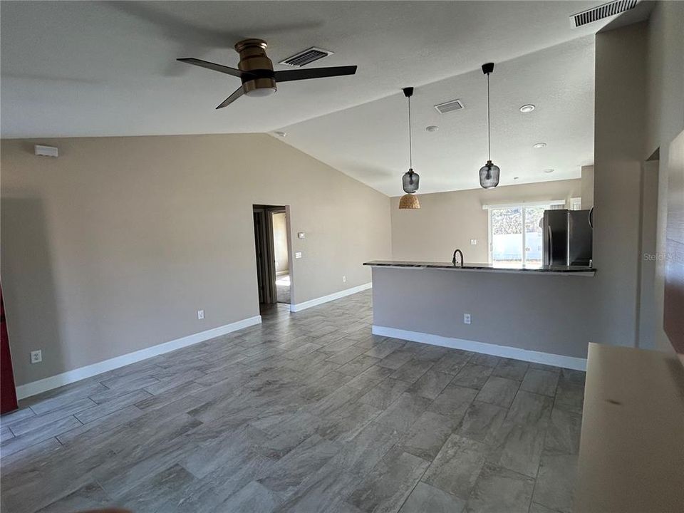 For Rent: $1,850 (3 beds, 2 baths, 1337 Square Feet)