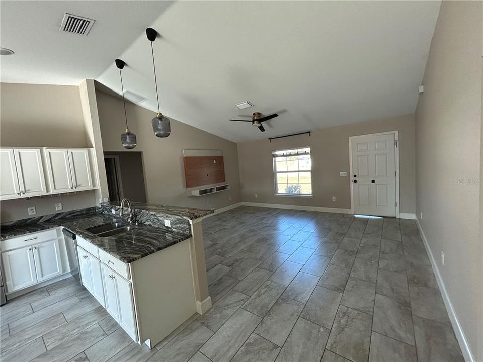 For Rent: $1,850 (3 beds, 2 baths, 1337 Square Feet)