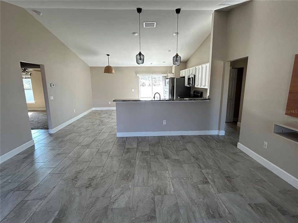 For Rent: $1,850 (3 beds, 2 baths, 1337 Square Feet)