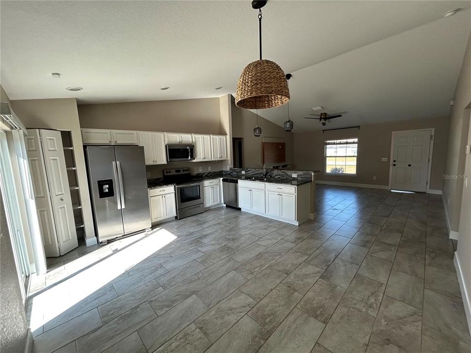 For Rent: $1,850 (3 beds, 2 baths, 1337 Square Feet)