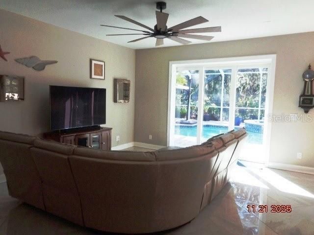 En Venta: $649,998 (6 camas, 3 baños, 3674 Pies cuadrados)