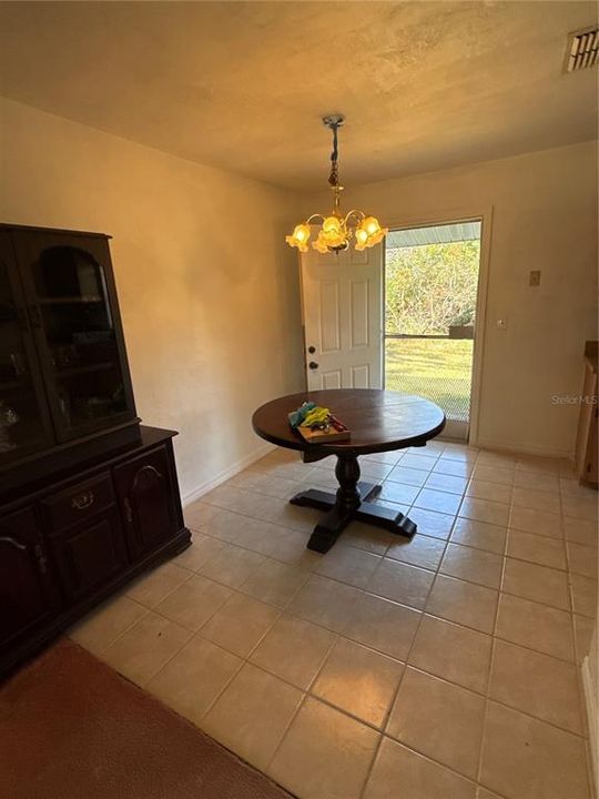 Недавно продано: $198,000 (3 спален, 1 ванн, 1008 Квадратных фут)