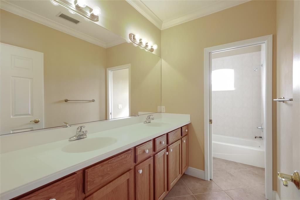 待售: $549,999 (3 贝兹, 2 浴室, 2392 平方英尺)