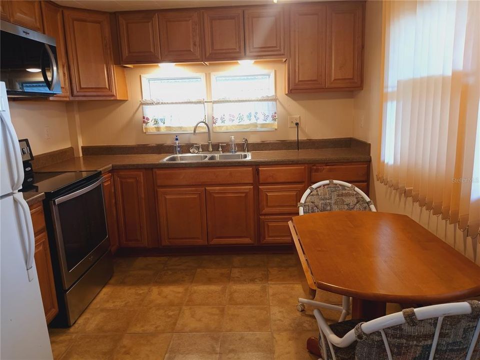 待售: $169,000 (2 贝兹, 1 浴室, 820 平方英尺)