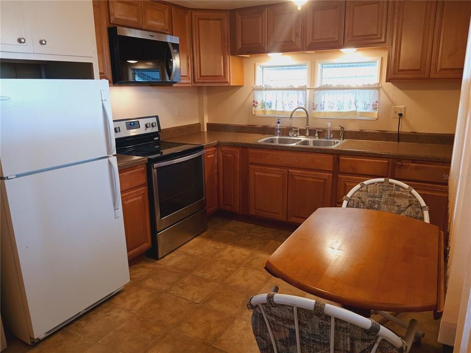 待售: $169,000 (2 贝兹, 1 浴室, 820 平方英尺)