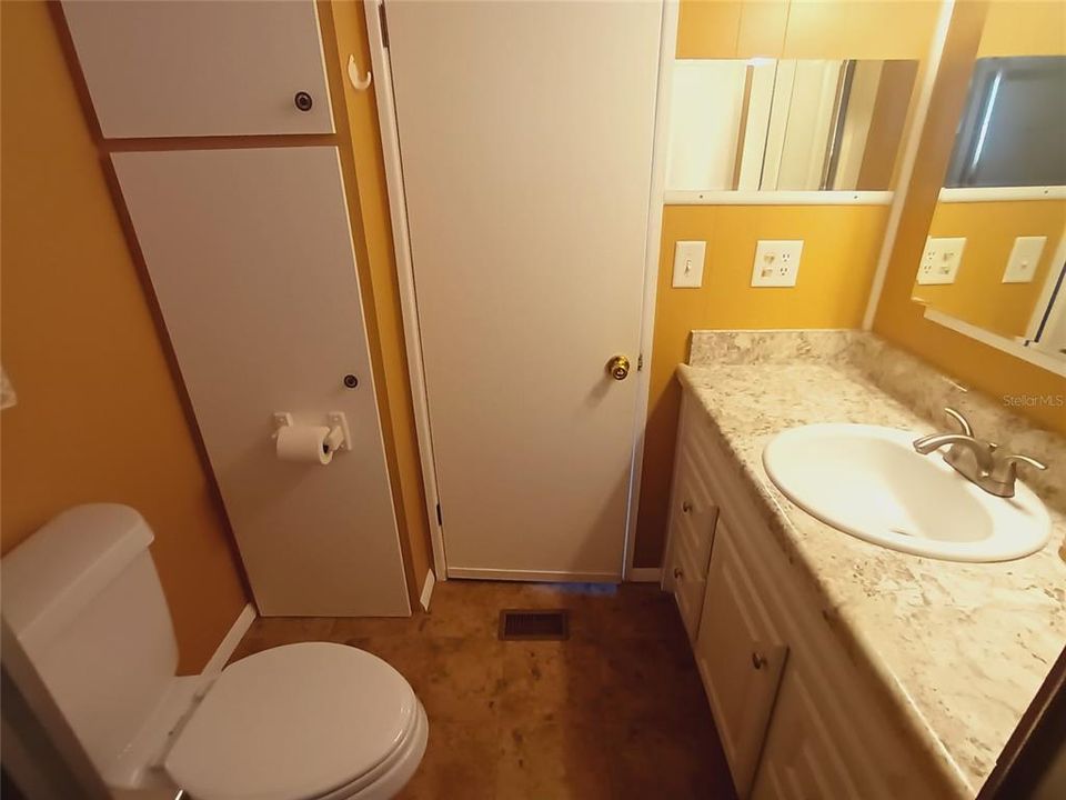 待售: $169,000 (2 贝兹, 1 浴室, 820 平方英尺)