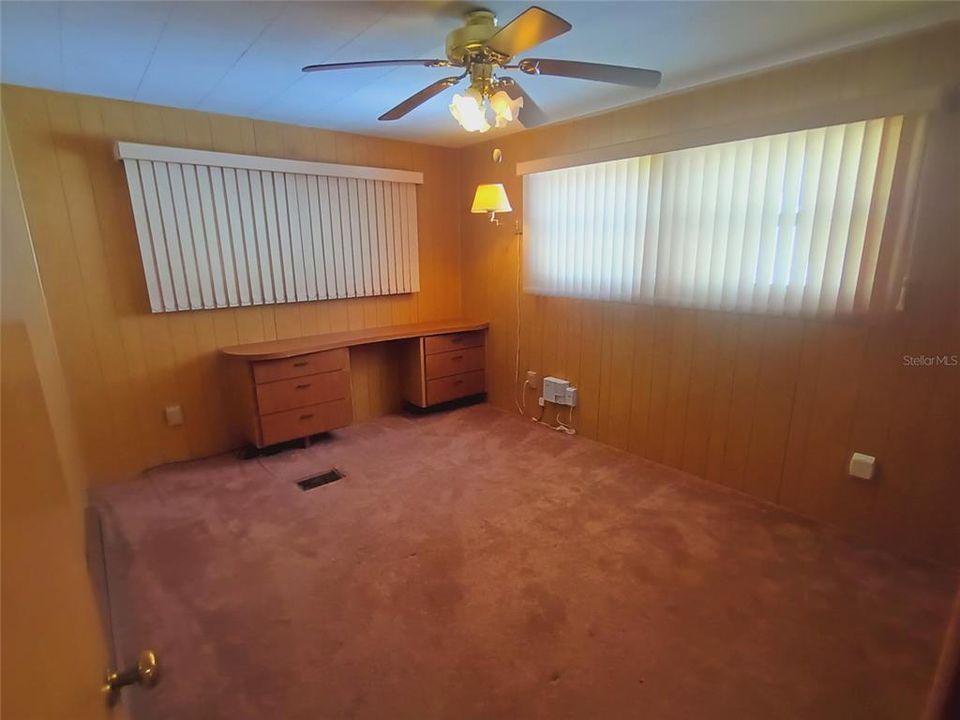 待售: $169,000 (2 贝兹, 1 浴室, 820 平方英尺)