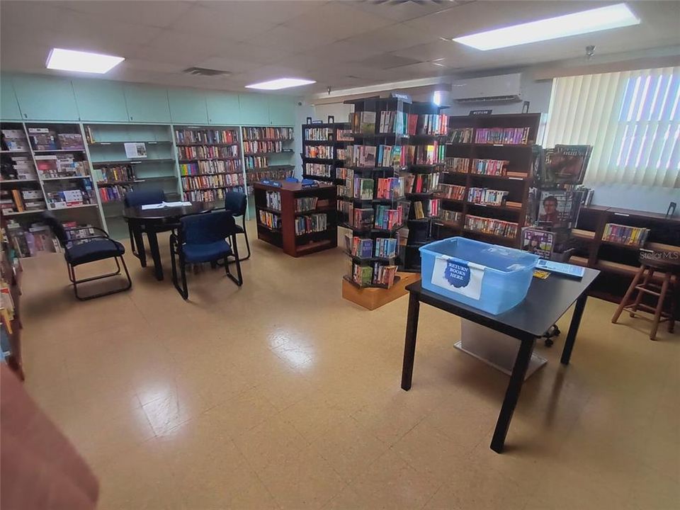 待售: $169,000 (2 贝兹, 1 浴室, 820 平方英尺)