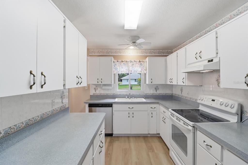 For Sale: $239,900 (2 beds, 2 baths, 1396 Square Feet)