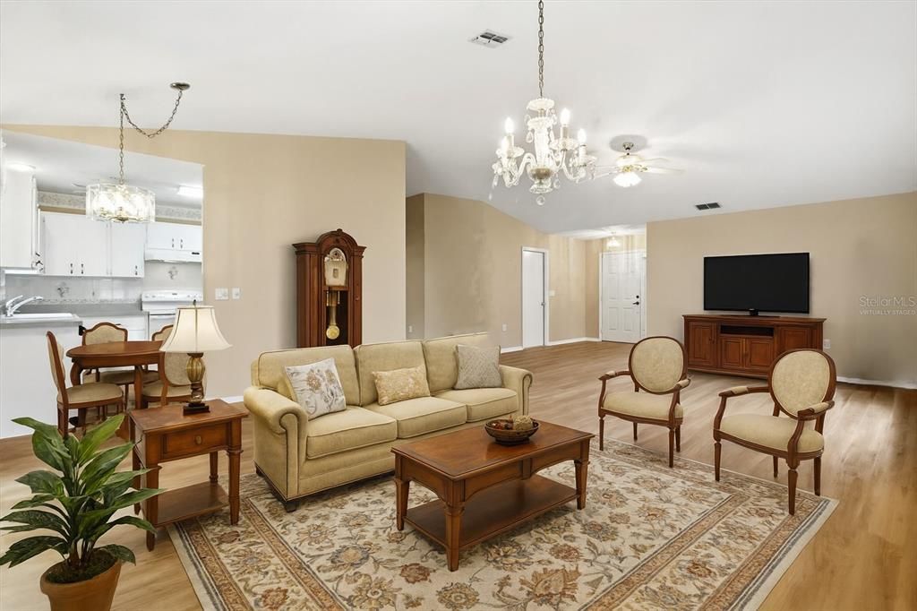 For Sale: $239,900 (2 beds, 2 baths, 1396 Square Feet)