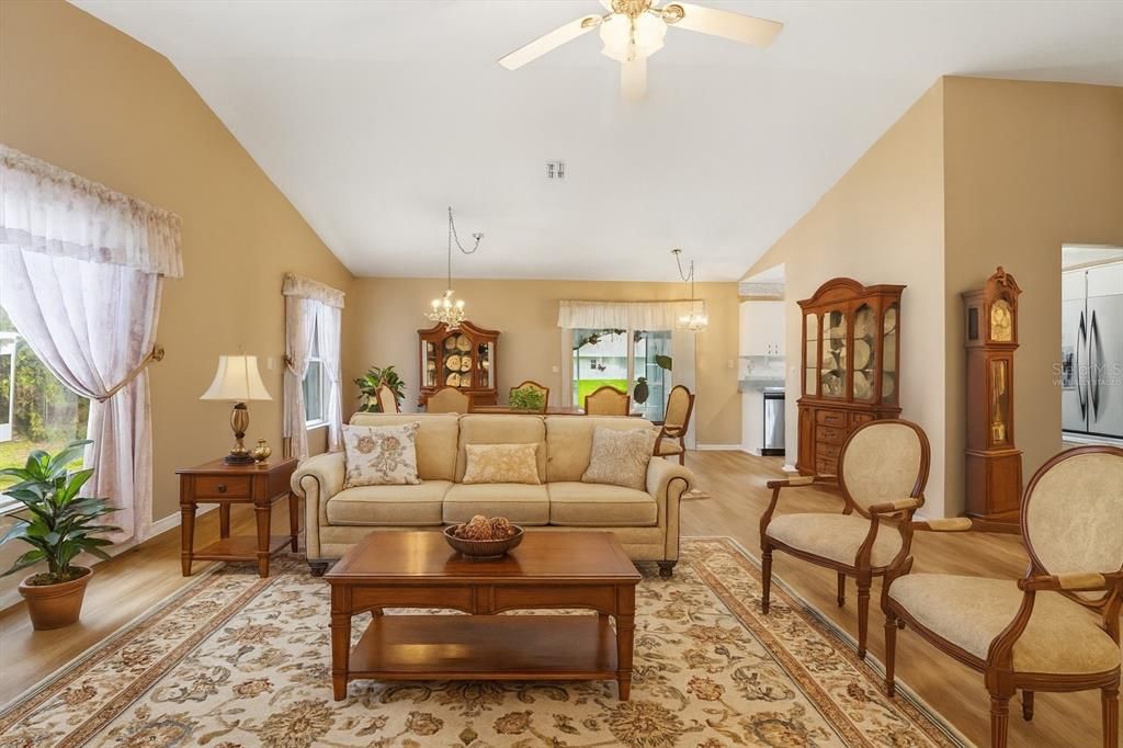 For Sale: $239,900 (2 beds, 2 baths, 1396 Square Feet)