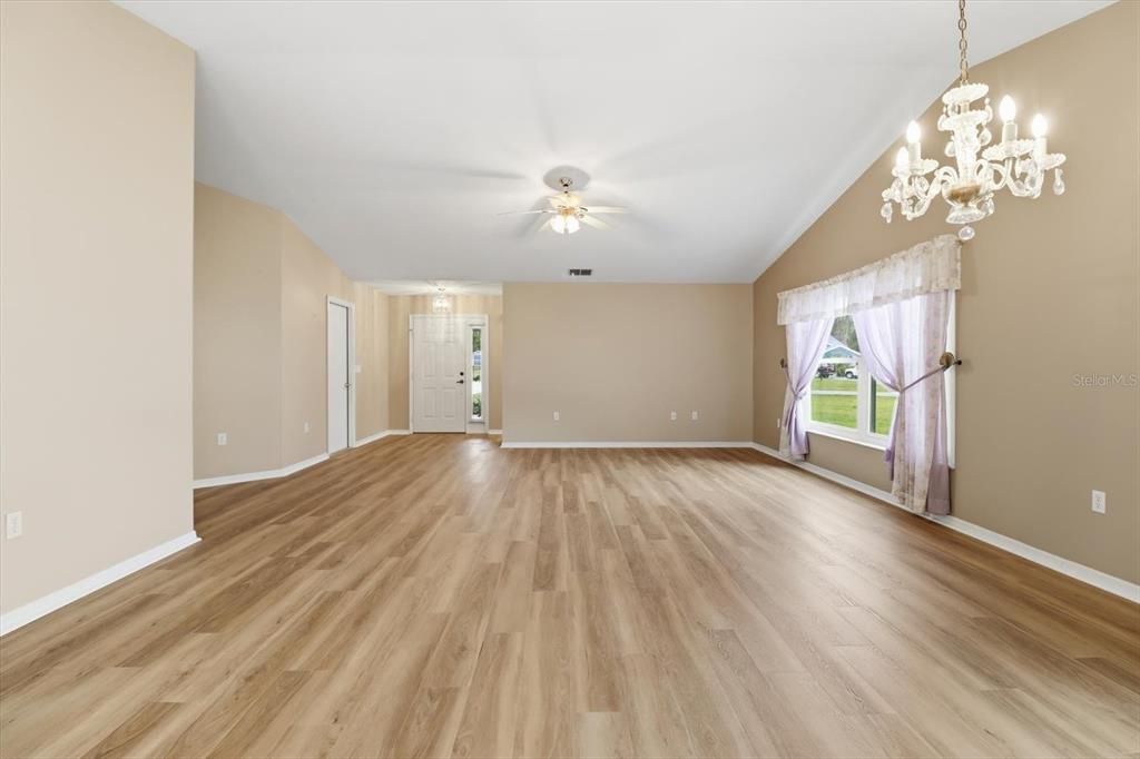 For Sale: $239,900 (2 beds, 2 baths, 1396 Square Feet)