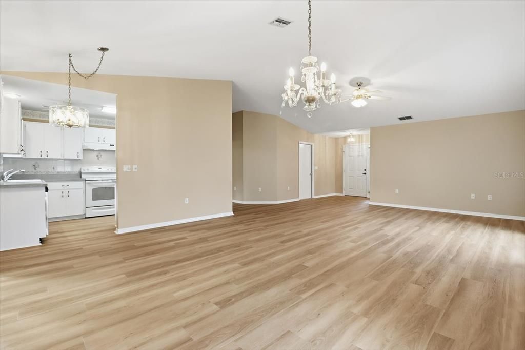 For Sale: $239,900 (2 beds, 2 baths, 1396 Square Feet)