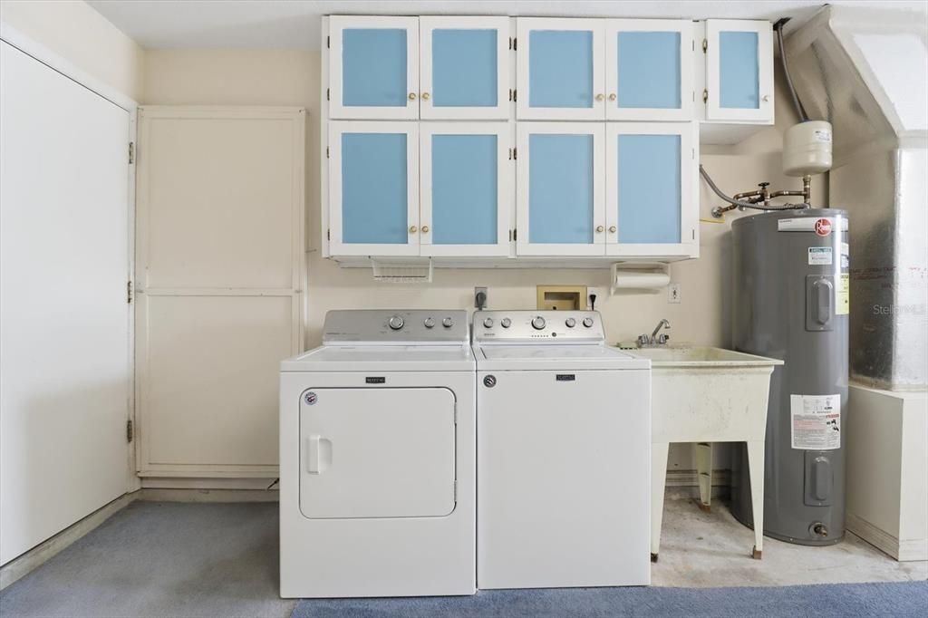 For Sale: $239,900 (2 beds, 2 baths, 1396 Square Feet)