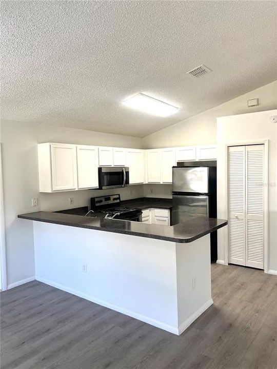 待售: $590,000 (2 贝兹, 2 浴室, 1060 平方英尺)