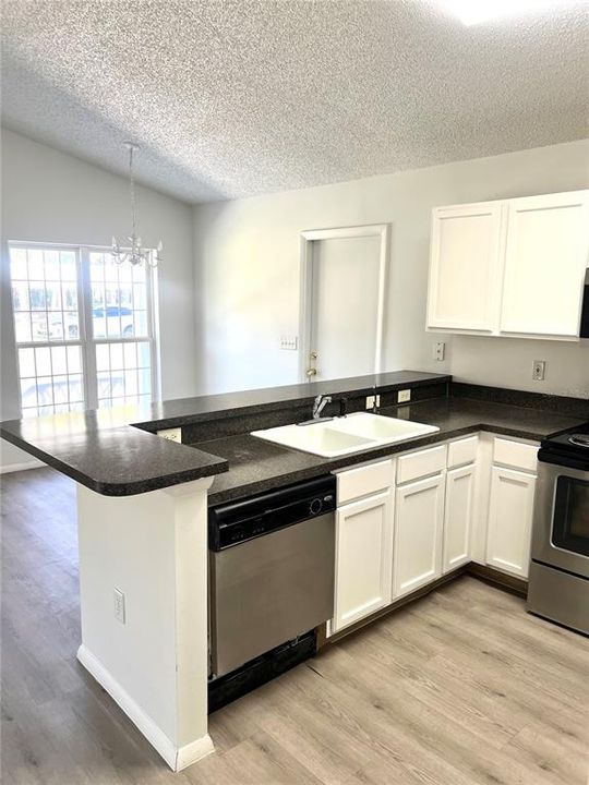 待售: $590,000 (2 贝兹, 2 浴室, 1060 平方英尺)