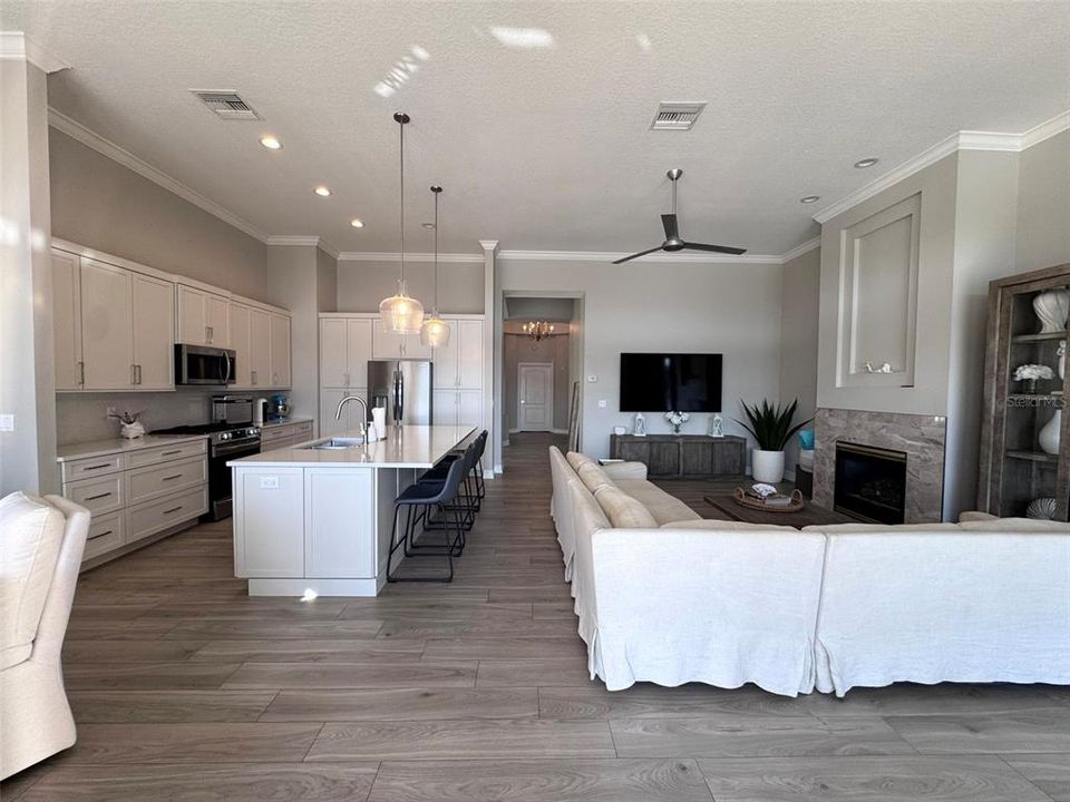 For Rent: $4,675 (3 beds, 2 baths, 2081 Square Feet)