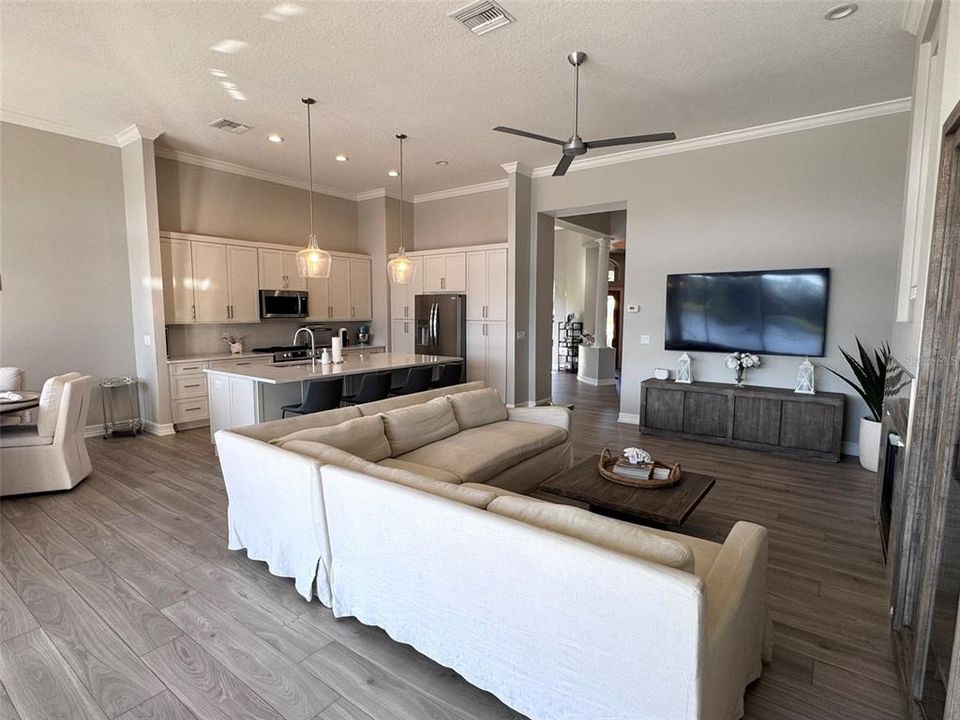 For Rent: $4,675 (3 beds, 2 baths, 2081 Square Feet)