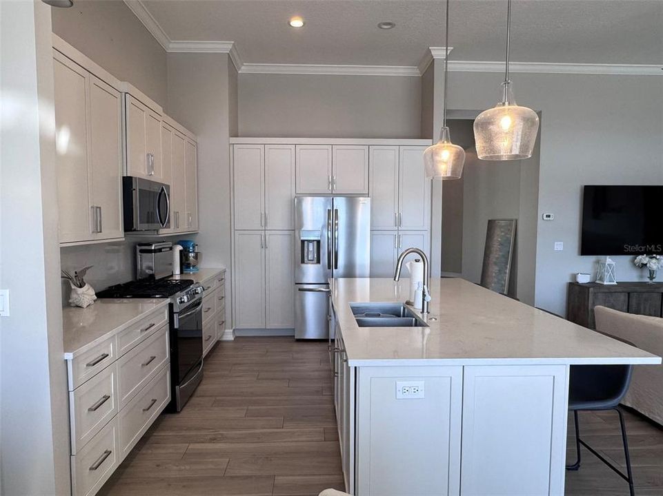 For Rent: $4,675 (3 beds, 2 baths, 2081 Square Feet)