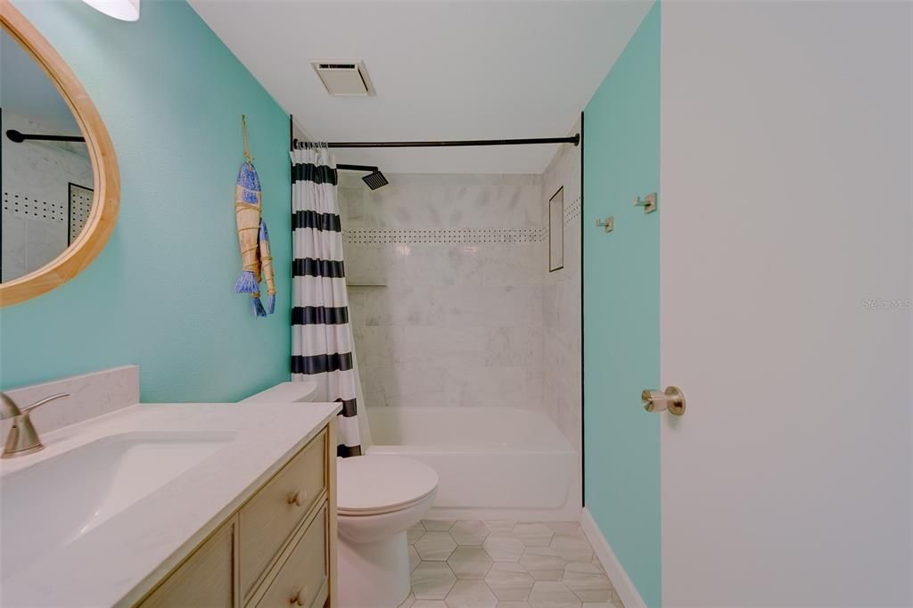 На продажу: $299,999 (2 спален, 2 ванн, 1000 Квадратных фут)