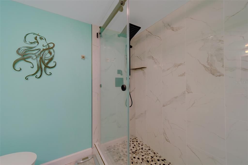 На продажу: $299,999 (2 спален, 2 ванн, 1000 Квадратных фут)