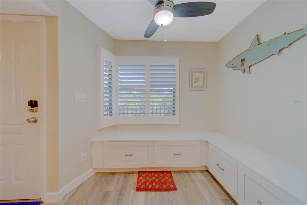 На продажу: $299,999 (2 спален, 2 ванн, 1000 Квадратных фут)