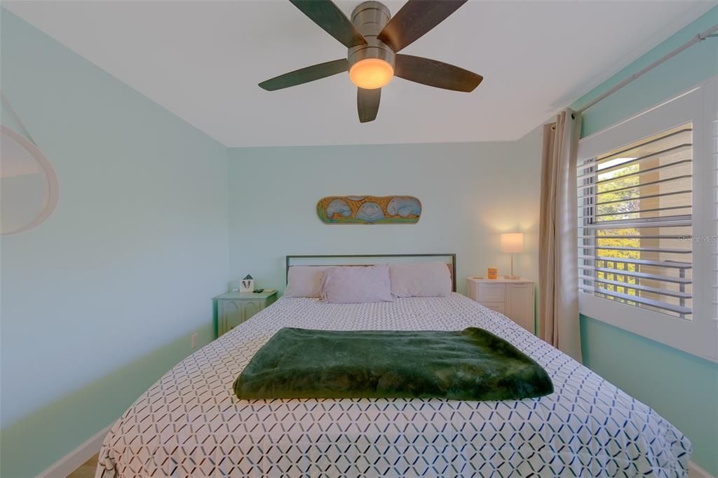 На продажу: $299,999 (2 спален, 2 ванн, 1000 Квадратных фут)