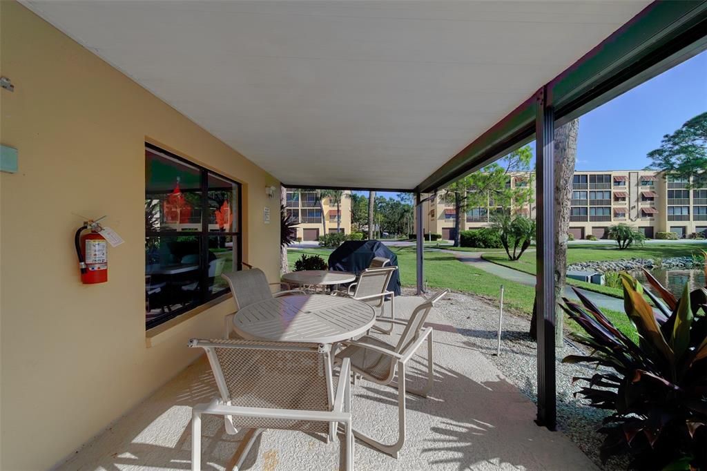 На продажу: $299,999 (2 спален, 2 ванн, 1000 Квадратных фут)