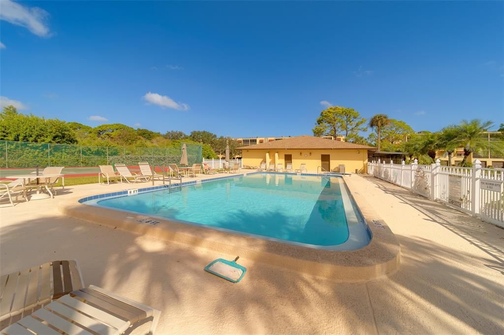 На продажу: $299,999 (2 спален, 2 ванн, 1000 Квадратных фут)