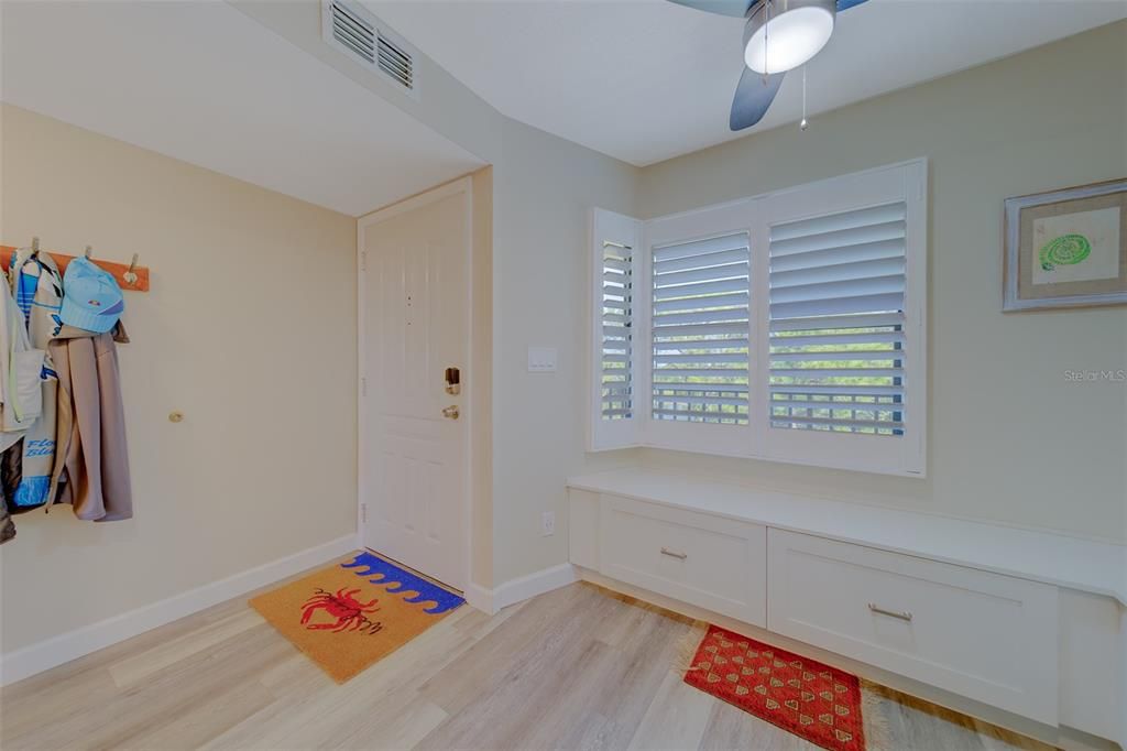 На продажу: $299,999 (2 спален, 2 ванн, 1000 Квадратных фут)