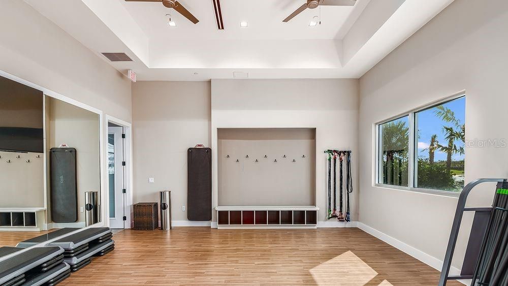 En Venta: $406,000 (2 camas, 2 baños, 2100 Pies cuadrados)