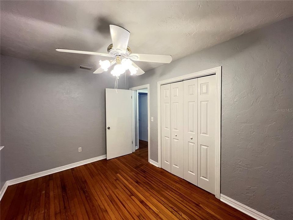 出租: $1,600 (2 贝兹, 1 浴室, 926 平方英尺)