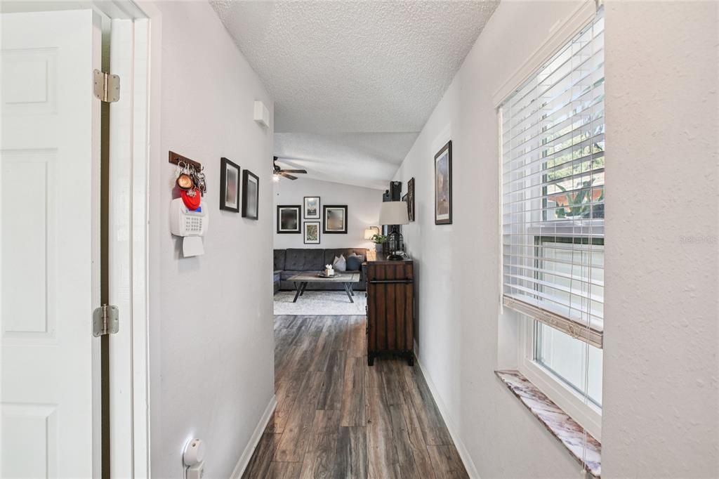 待售: $425,000 (3 贝兹, 2 浴室, 1325 平方英尺)