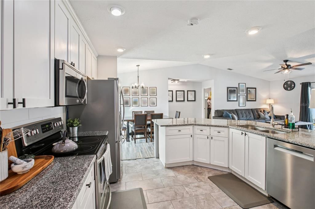 待售: $425,000 (3 贝兹, 2 浴室, 1325 平方英尺)